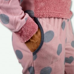 Pijamas mujer invierno, bordado con pantalón y mangas de polar, detalle del bolsillo del pantalón