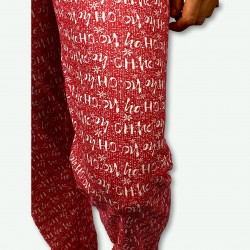 Pijama Modelo GDYNA, estampado con dibujo actual, detalle del pantalón