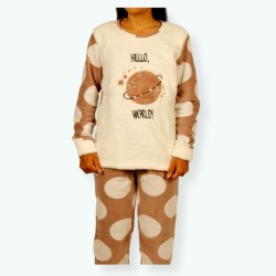 P60 -Pijama mujer polar bordado Modelo world  1_clipped_rev_1
